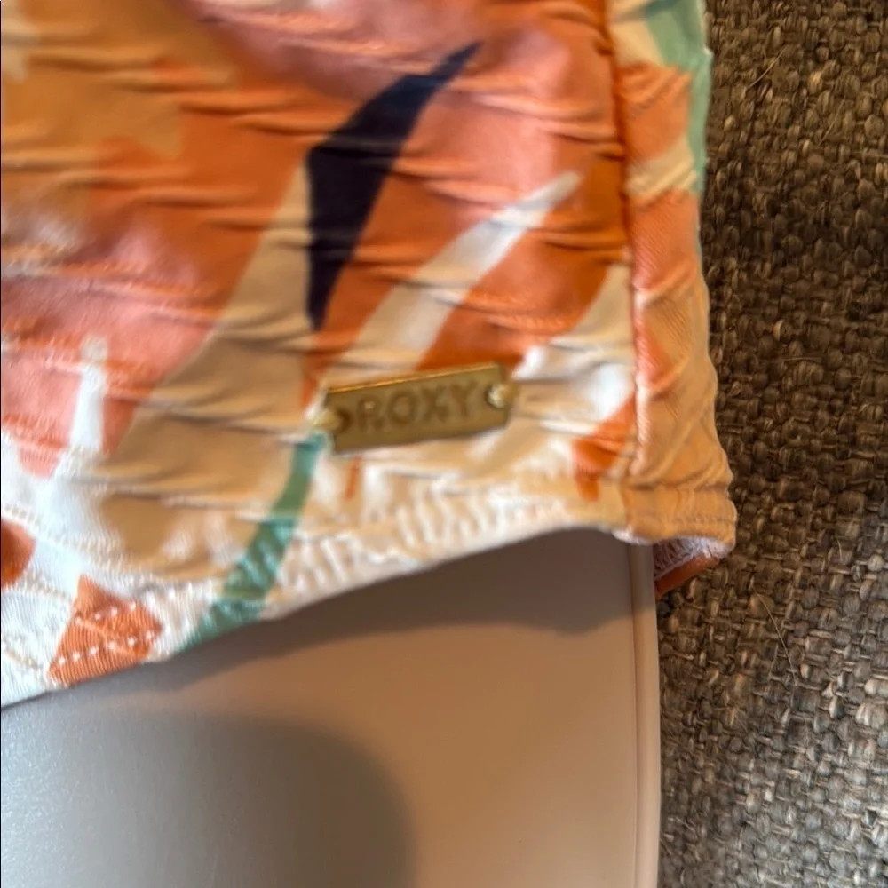 Roxy embrace bold
